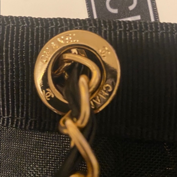 CHANEL
Chanel Mesh tote Bag included
Makeup Pouch - Picture 13 of 13